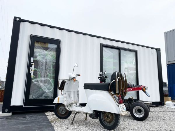 コンテナジョニーのコンテナハウス施工事例1