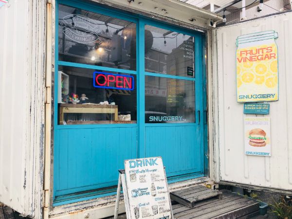 ハワイアンカフェ「SNUGGERY」のコンテナ建築